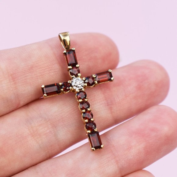 Garnet and diamond cross pendant solid 10K gold - Picture 5 of 12